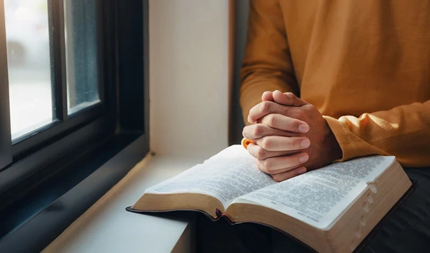 Знак на руке и голове